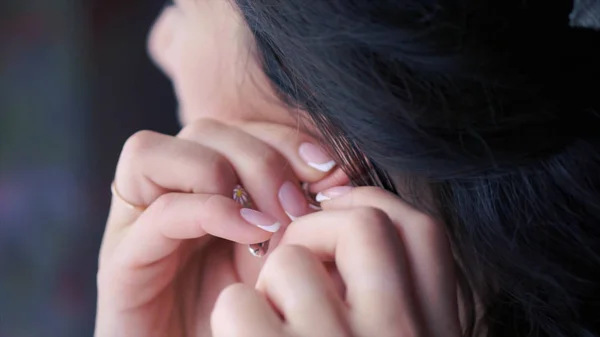 People, holidays, christmas and glamour concept - close up of beautiful woman wearing earrings. Clip — Stock Photo, Image