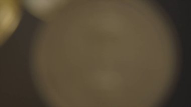 Işık parlama arka planlar. Işık arka plan bulanık. Gri noktalar. Tasarım için soyut karanlık tek renkli arka plan.