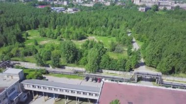 Santral, havadan görünümü. Kentsel peyzaj kirli atmosferden emisyon bitkiler, fabrikaları, görünümü boru duman ile füme. Endüstriyel çelik fabrikası hava görünümünü. Hava sleel fabrika