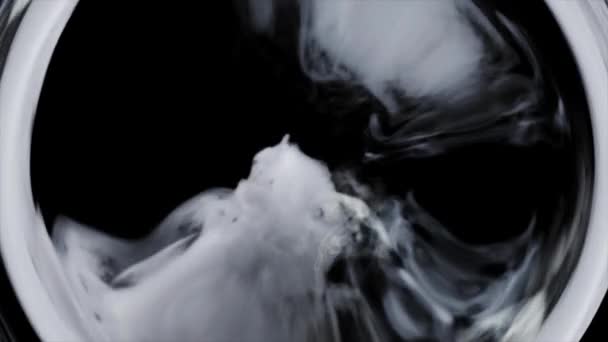 Esfera blanca abstracta con ondas moviéndose sobre fondo negro. El humo llena una esfera de vidrio. Elemento de diseño. Partículas 3D humo esférico vfx. Bucle de vídeo con animación sin fisuras — Vídeos de Stock