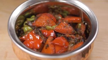 Meksika yemeği. Küçük. Sığır eti Fajitas - Meksika'nın geleneksel çanak. Demir plaka Meksika yemeği