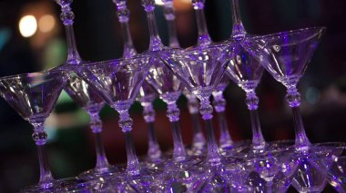 Şampanya cam piramit. Küçük. Piramit gözlük şarap, şampanya, şampanya Kulesi