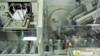 İlaç üretim hattı. İlaç üretim otomatik hattı. Konveyör ilaç üretimi için
