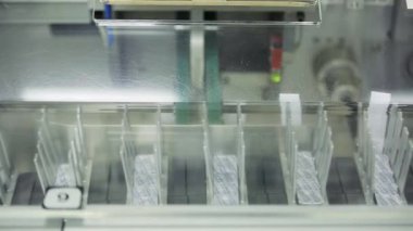 İlaç üretim hattı. İlaç üretim otomatik hattı. Konveyör ilaç üretimi için