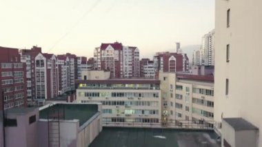 Güzel cityscape gökdelenler en iyi manzaralı. Video. Modern kentin Üstten Görünüm