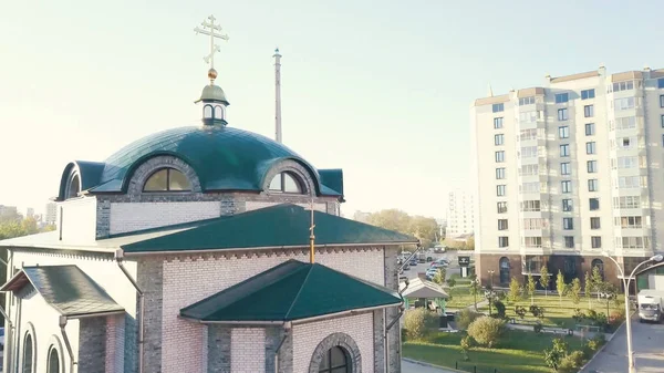 Top view of the Christian Church in the city. Video. View of the Holy temple in the urban environment — Stock Photo, Image