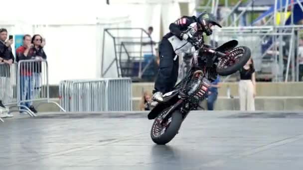 Yekaterinburg, Russia-August, 2019: Professional motorcycle freestyle rider performs stunts. Action. Exciting stunts of motorcyclists at moto festival show in summer — Stock Video