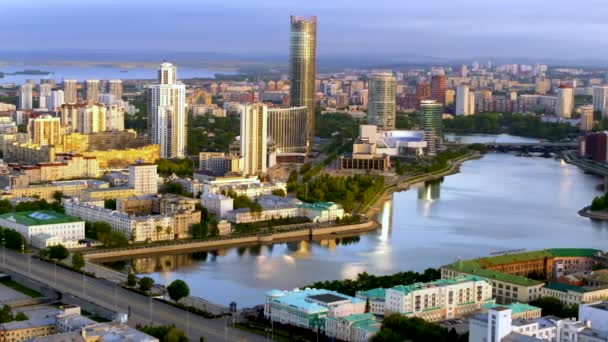 Ekaterimburgo Rusia Vista Aérea Ciudad Con Torre Iset Río Con — Vídeo de stock