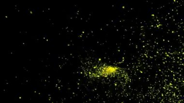 Siyah zemin üzerinde güzel yeşil uçan toz parçacıkları. Animasyon. Karanlıkta kaotik bir şekilde hareket eden parlak noktaların hızlı hareketi..