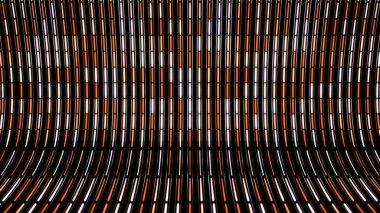 Siyah zemin üzerinde neon renkli çizgiler taşıyan soyut eğimli arkaplan. Animasyon. Neon hatlarını hızla hareket ettiren hipnotik eğimli arkaplan