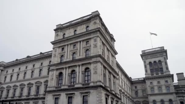 Exterior of old white building on cloudy sky background. Action. Beautiful architectural office building in old European city. Beautiful architecture attracts tourists — Stock Video