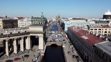 Singer, Nevskiy prospect, Saint Petersburg şirketinin hava görüntüsü. Stok görüntüleri. Rusya 'nın güzel şehrinin hayatı, mimari konsepti..
