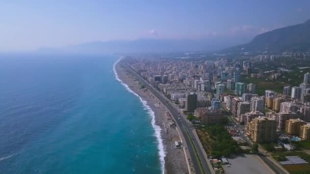Brazilië, uitzicht vanuit de lucht, vliegen over adembenemend zandstrand en op een zomerse dag, toerisme en vakantie concept. Kunst. Geweldige kuststad nabij de oceaan. — Stockvideo