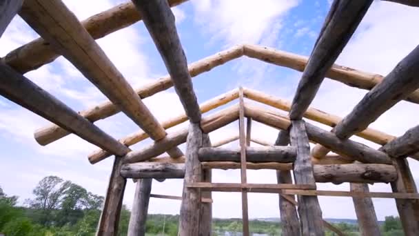 New house made of wooden beams at the construction site, carpentry concept. Clip. Unfinished ecologically friendly residential house. — Stock Footage New house made of wooden beams at the construction site, carpentry concept. Clip. Unfinished ecologically friendly residential house. Video Clip