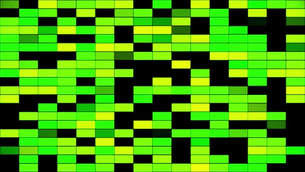 Renkli yeşil ve sarı yanıp sönen dikdörtgenler siyah arka planda izole edilmiş, pürüzsüz bir döngü. Animasyon. Parlayan hücrelerin soyut yatay paralel satırları. — Stok video