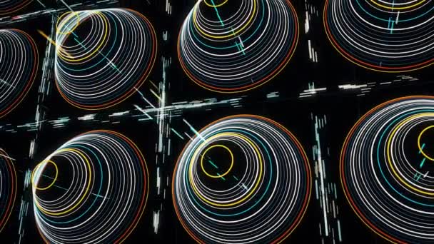 Abstrakt futuristisk bakgrund med glödande schematiska pyramider av många cirklar och raka strålar av linjer rör sig vinkelrätt på svart bakgrund. Animering. Ringar på rymden bakgrund, sömlös — Stockvideo