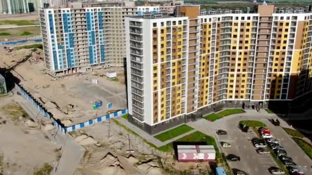 Top view of the building residential complex. Motion. New high rise residential apartments building apartment houses. Beautiful house — 图库视频影像