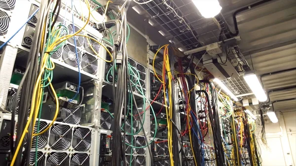 Wall of data centers and wires. Stock footage. Lots of units with data center fans and hanging cables in room. Room with computer equipment of data centers — Stock Photo, Image