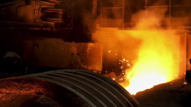 Close up view of working blast furnace at the metallurgical plant, heavy industry concept. Stock footage. Industrial landscape inside the hot shop for melting metal. — Stock Video