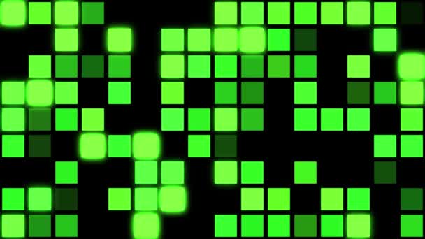 Fond abstrait mouvement vert avec pixels colorés clignotant et commutation sur fond noir, boucle transparente. Animation Carreaux de mosaïque vert brillant en rangées parallèles .