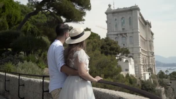 Young couple stands on the observation deck and look at the European city. Action. Beautiful couple in Europe — Stock Video