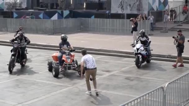 Yekaterinburg, Russia-August, 2019: Quad bike rider and motorcyclist perform stunts. Action. Professional riders on motorcycle transport perform tricks on site located in city for Moto festival — 비디오