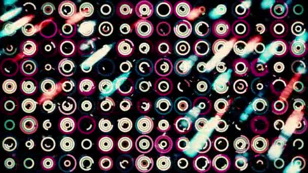 Αφηρημένο φουτουριστικό υπόβαθρο με κινούμενους μικρούς κύκλους και μικρά σωματίδια που κινούνται πίσω τους στο παρασκήνιο. Κινούμενα σχέδια. Πολλά κινούμενα δαχτυλίδια σε μαύρο φόντο, αδιάλειπτη βρόχο. — Αρχείο Βίντεο