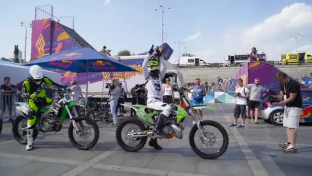 Yekaterinburg, Russia-August, 2019: Beautiful motorcyclists at city summer festival. Action. Colorful costumes and motorcycles of riders at city festival freestyle show on background of people — Αρχείο Βίντεο