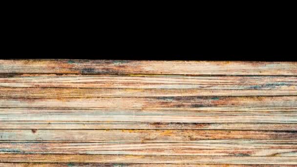 Abstract hout textuur achtergrond. Animatie. Houten planken met scheuren en vlekken die zwarte ondergrond bedekken en naar boven bewegen. — Stockvideo