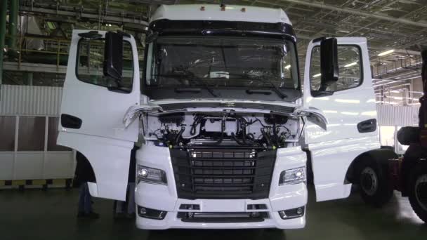 Modern truck assembled at factory. Scene. Truck at stage of completion of assembly at automobile plant. Assembling and checking truck before installing engine — Stock Video