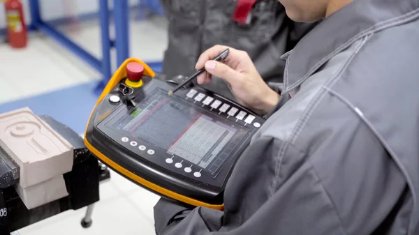 Worker uses touch control panel. Scene. Skilled worker uses electronic control panel in modern enterprise. Close-up of worker setting tasks on electronic control panel — Stock Photo, Image