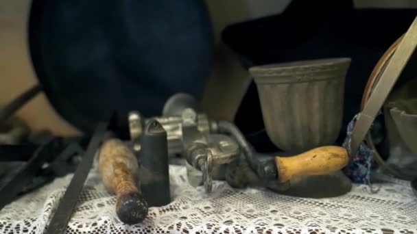 Items of old Russian life. Stock footage. Real items for working in hut in Museum of old Russian life. Workers vintage household items — Stock Video