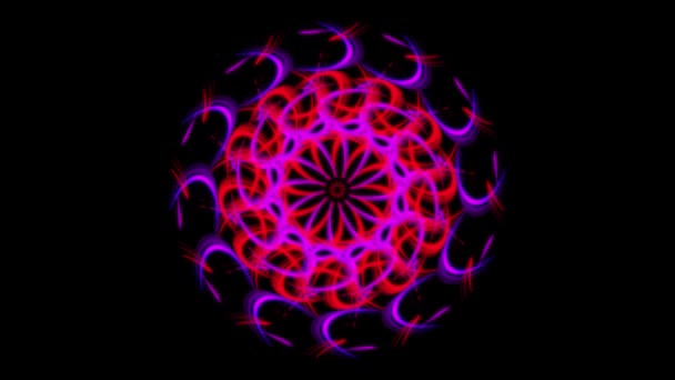 Abstrakcyjny geometryczny wzór kalejdoskopu z ruchomą postacią wyglądającą jak kwiat odizolowany na czarnym tle. Akcje Animacja. Wielokolorowa mandala hipnotyczna, grafika ruchowa, płynna pętla. — Wideo stockowe