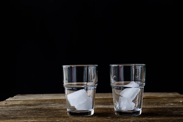 Bebida fria com limão — Fotografia de Stock