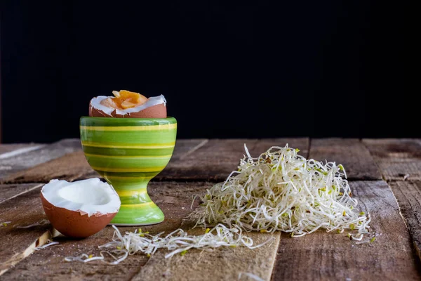 Яйцо и капуста — стоковое фото