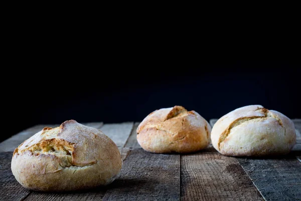 Pão fresco na mesa — Fotografia de Stock