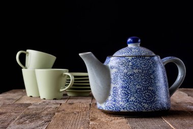 Kahve bir bardak şekerli tatlı ile