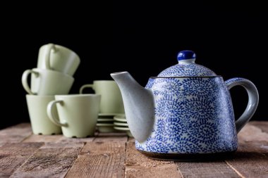 Kahve bir bardak şekerli tatlı ile