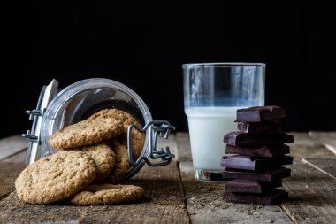 Sabah tatlı eski ahşap masa