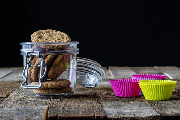 Postre de la mañana en una vieja mesa de madera — Foto de Stock