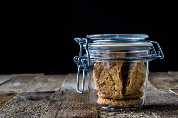 Postre de la mañana en una vieja mesa de madera — Foto de Stock