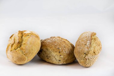 Taze ekmek beyaz izole arka planda