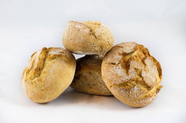 Taze ekmek beyaz izole arka planda