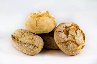 Taze ekmek beyaz izole arka planda