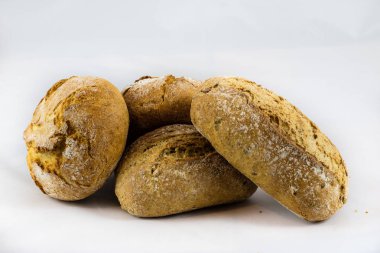 Taze ekmek beyaz izole arka planda