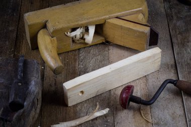 Eski marangozluk. Büyük bir tutku, harika iş. Eski marangozluk işleri