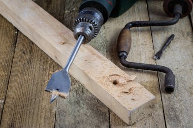 Eski marangozluk. Büyük bir tutku, harika iş. Eski marangozluk işleri