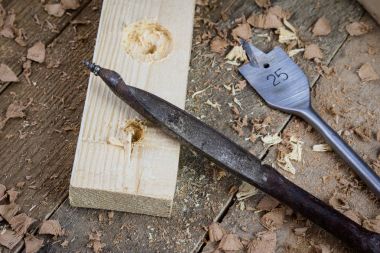 Eski marangozluk. Büyük bir tutku, harika iş. Eski marangozluk işleri