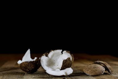 Bölünmüş Hindistan cevizi, Hindistan cevizi suyu, Hindistan cevizi sütü