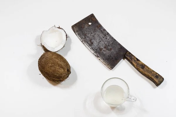 Сплит кокос, кокосовый сок, кокосовое молоко — стоковое фото